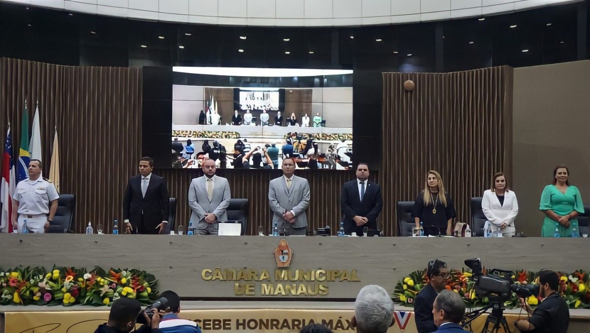 Deputado Fausto Júnior recebe “Diploma de Mérito Cidade de Manaus” na Câmara Municipal