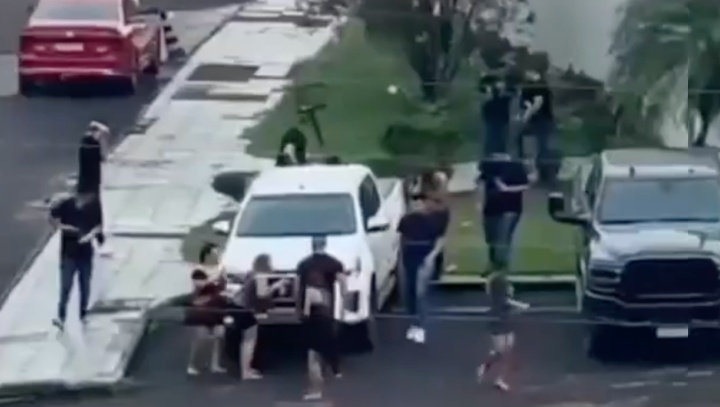 ‘Playboyzinhos’ da Ponta Negra enchem a cara de cachaça e ficam atirando pro alto; veja vídeo