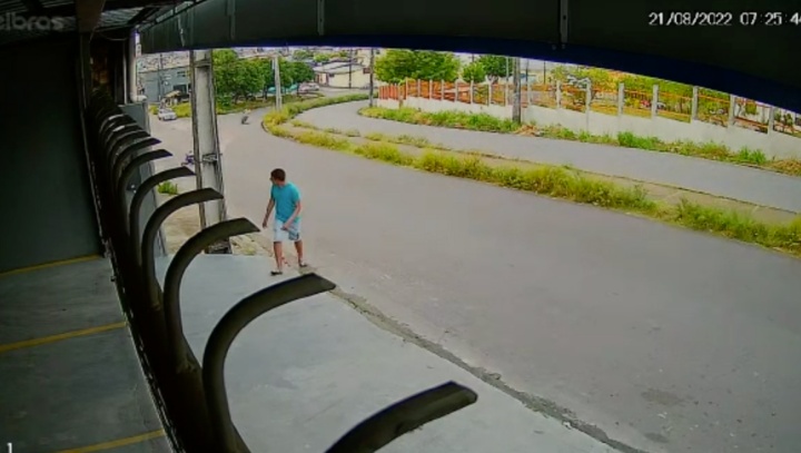 Cenas fortes: vídeo mostra momento que jovem sofre grave acidente na ‘curva da morte’ em Manaus