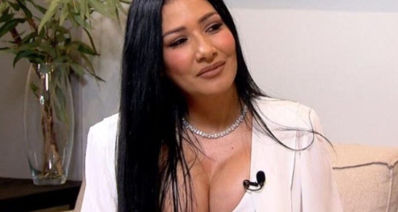 Bomba: Simaria resolve abrir o jogo e revela por quem está apaixonada