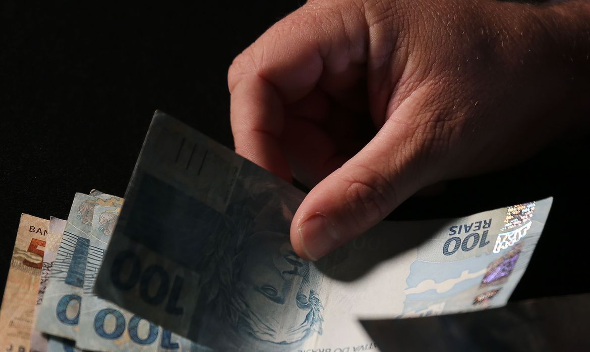 Auxílio Brasil é pago nesta sexta-feira (19) a beneficiários com NIS final 9