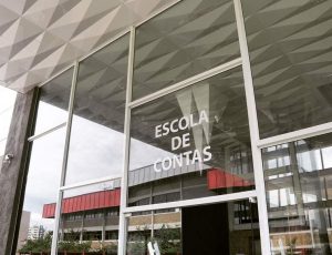 Escola de Contas do TCE-AM promove palestra sobre "Direitos das crianças, adolescentes, mulheres e idosos"