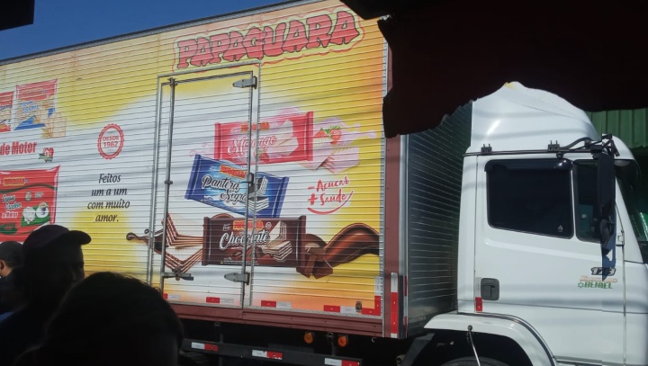 Urgente: homem morre ao ser atropelado por caminhão na Feira da Banana; veja imagem