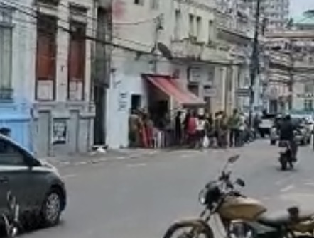 Adolescente assassinado no Centro de Manaus tinha deixado a mãe para morar com a namorada