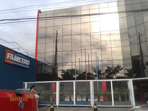 Urgente: funcionário da Fametro é suspeito de  tentar degolar e estuprar mulher dentro do banheiro