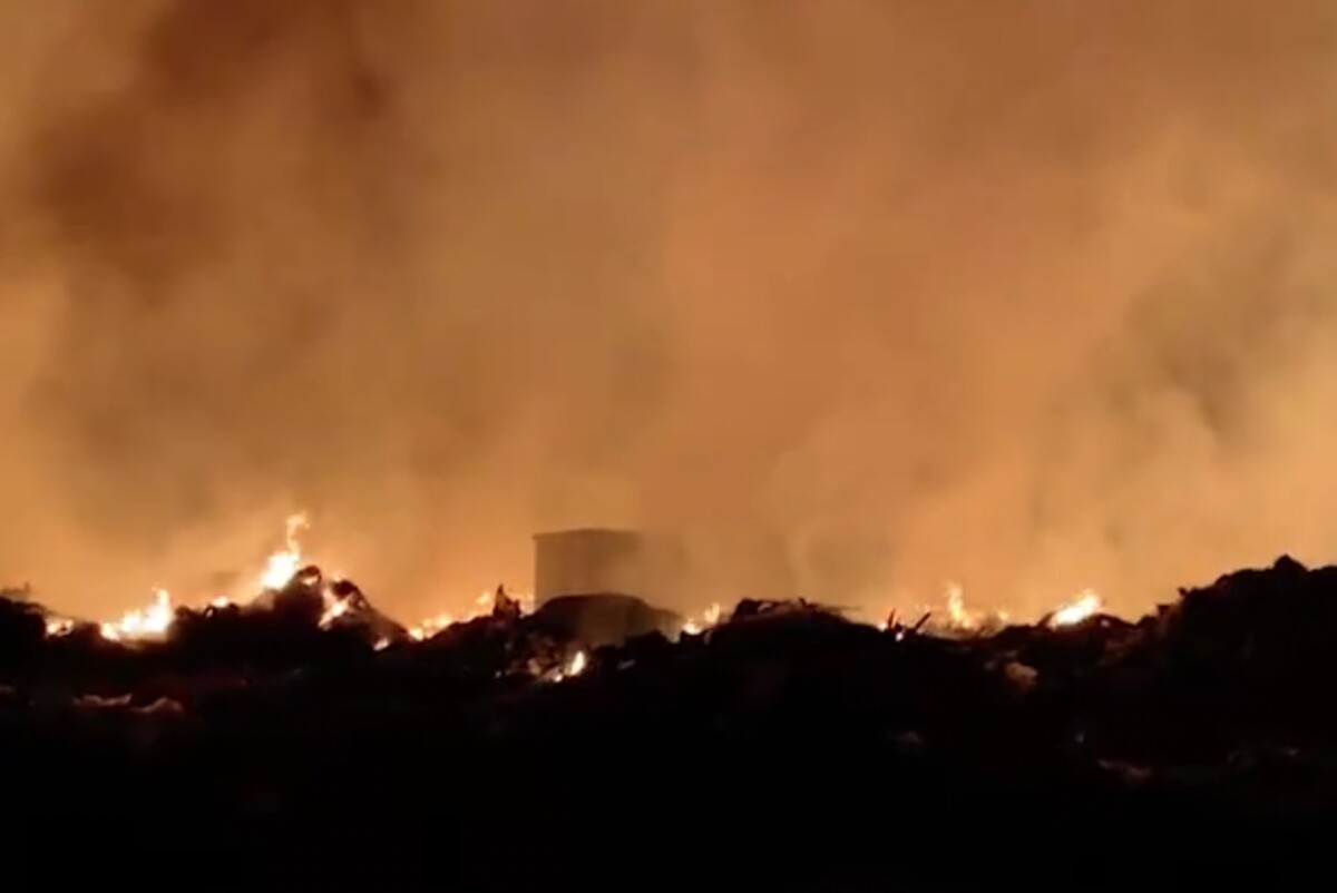 Incêndio: ‘lixão’ de empresa pega fogo no Distrito Industrial
