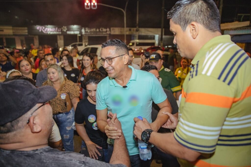 Candidatura de Daniel Almeida é abraçada por multidão nos bairros da Zona Leste de Manaus