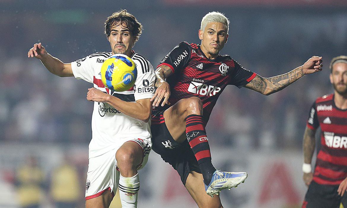 Flamengo e São Paulo disputam primeira vaga na final da Copa do Brasil nesta quarta-feira (14)
