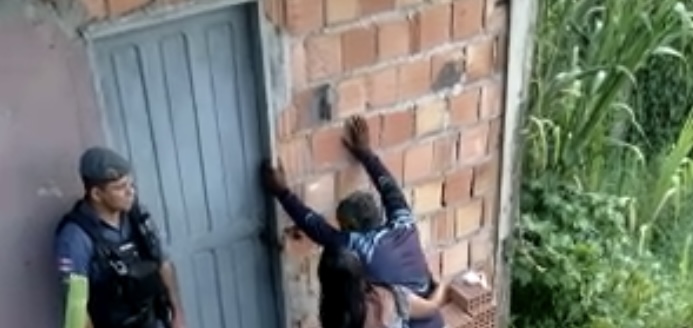 Pai desaba ao ver filho assassinado em Manaus: ‘Se tu soubesse o tamanho do meu amor por ti’; veja vídeo