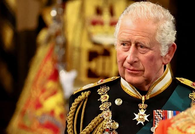 Após morte de Rainha Elizabeth II, a sucessão é imediata: Charles é o novo rei