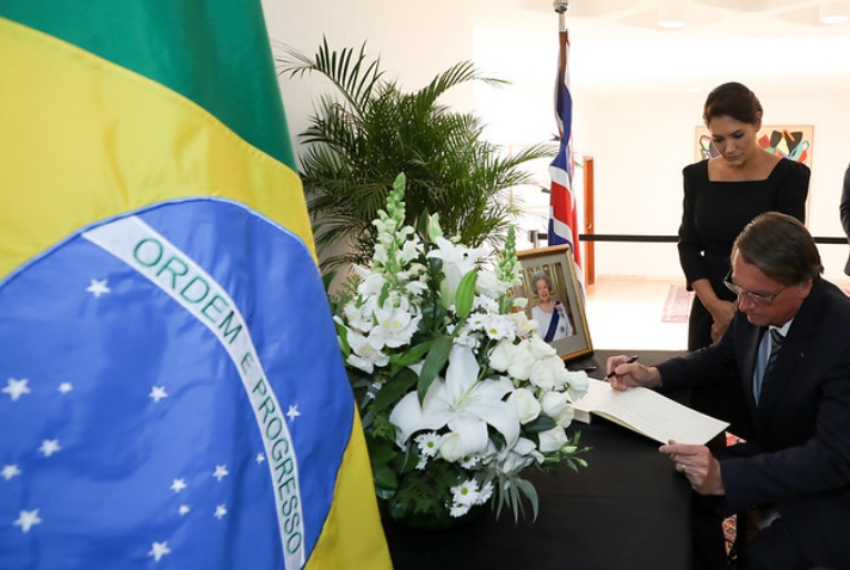 Presidente Bolsonaro viaja a Londres neste sábado (17) para funeral da Rainha Elizabeth II
