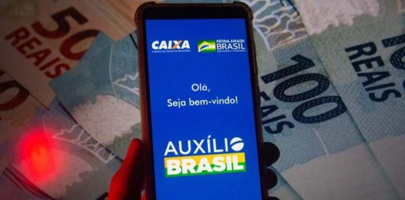 Governo federal inclui mais 450 mil famílias no Auxílio Brasil