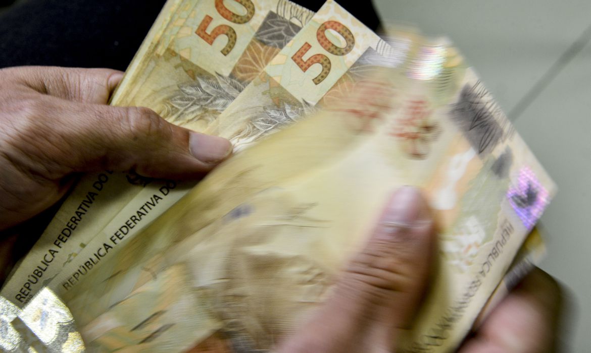 Auxílio Brasil: beneficiários com NIS final 4 recebem parcela nesta quinta-feira (22)
