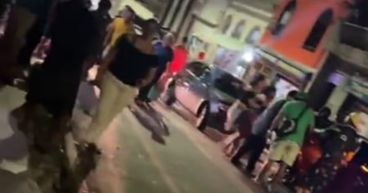 Mulher é executada em frente de mercadinho no Centro de Manaus