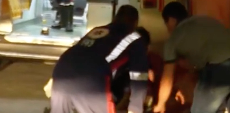 A caminho de casa, homem é brutalmente espancado no meio da rua na zona Leste de Manaus