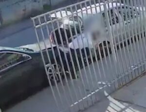 Jovem escapa por pouco de ser atropelado; veja vídeo