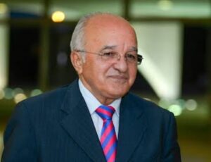 Justiça Eleitoral decide que José Melo poderá concorrer às eleições para deputado estadual