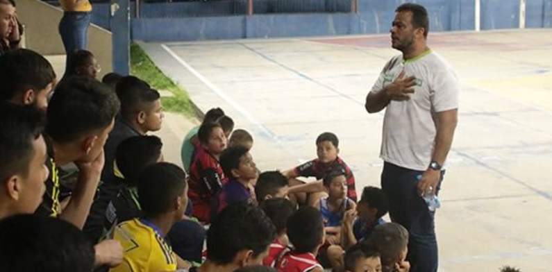 Dr. Mike vai fortalecer esporte nas comunidades para tirar crianças e jovens do tráfico e gerar ‘campeões’ para a vida