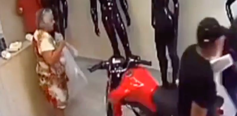 Chocante: vídeo mostra momento de execução de mulheres em loja na Compensa; assista