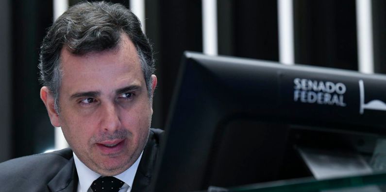 Presidente do Senado reúne líderes para viabilizar piso da enfermagem