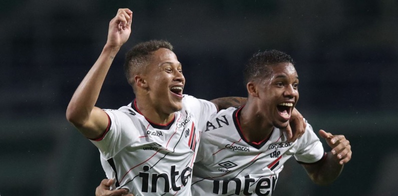 Libertadores: Athletico busca empate, elimina Palmeiras e vai à final