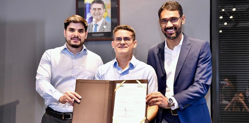 Prefeito David Almeida assina parceria com ABDI para implantação do 5G em Manaus
