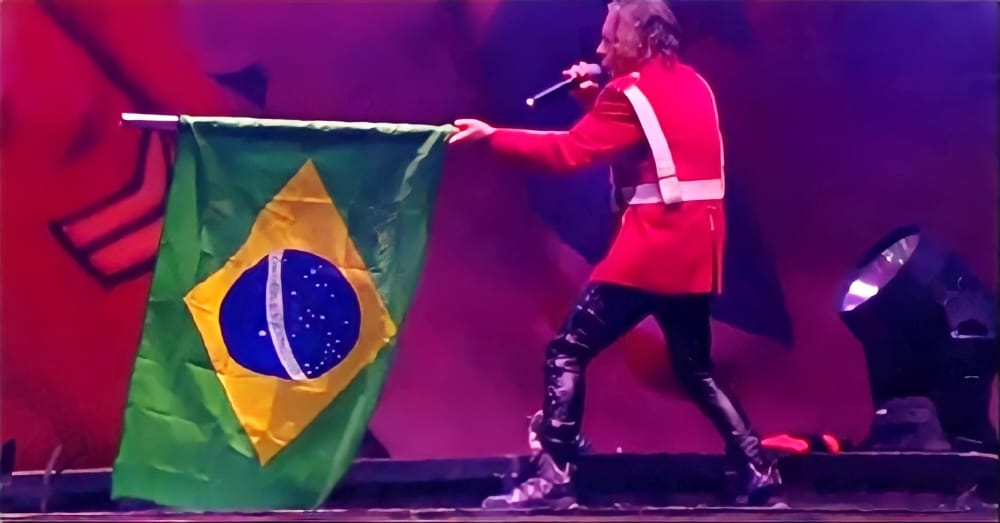 Iron Maiden homenageia brasileiros com bandeira nacional durante Rock in Rio; veja vídeo