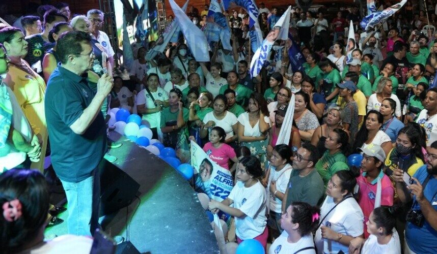 O homem disparou! Alfredo faz o maior comício de um candidato a federal, na Zona Leste, com mais de 4 mil apoiadores