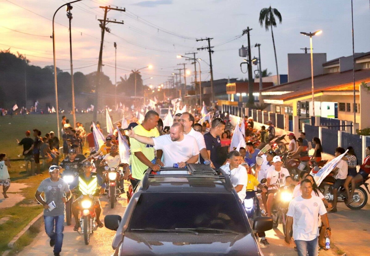 Fausto Santos Júnior faz carreata histórica em Codajás