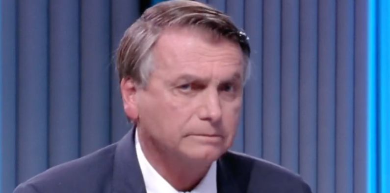 Bolsonaro sobre debate: “Nós sabemos quem é o candidato da Globo, quem é o William Bonner, né”