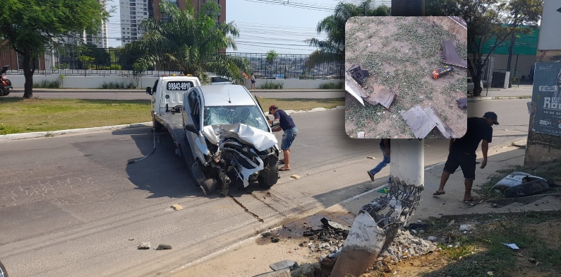 Carro ocupado por jovens colide e quase derruba poste na Ponta Negra; veja imagens