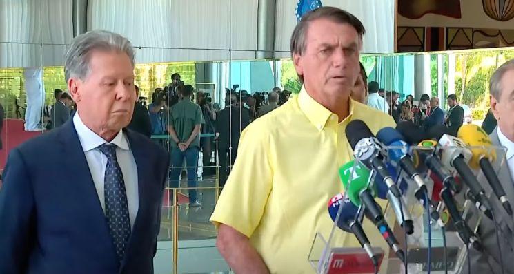 Derrotado nas eleições, Arthur Virgílio tenta se aproximar de Bolsonaro para ganhar holofotes