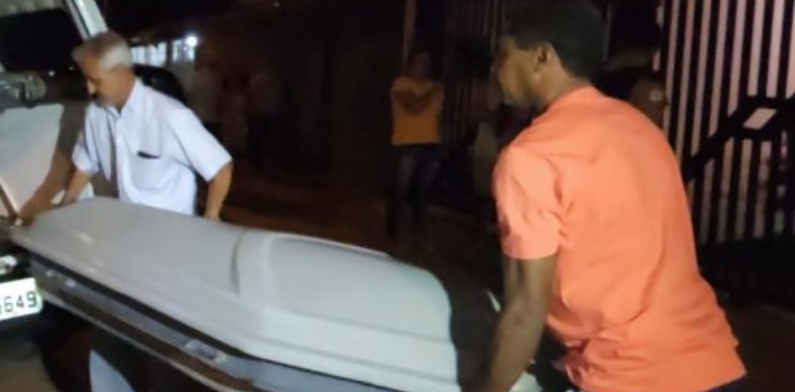 Homem aceita ménage, fica com ciúmes e depois mata namorada a pauladas