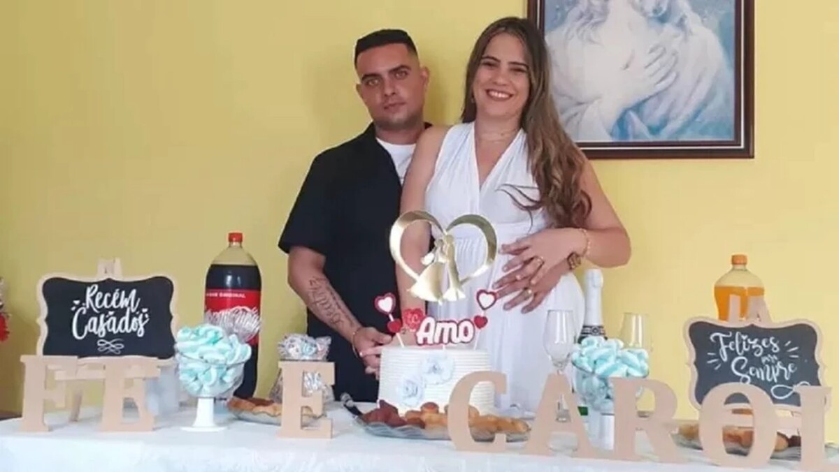 Mulher é encontrada sem vida com filha dormindo no colo