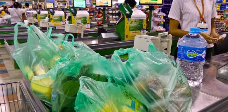 Sacolas plásticas estão proibidas de ser vendidas a partir desta quinta-feira (20), em Manaus