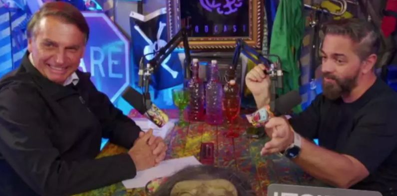 Após bater recorde de Lula em audiência no Youtube, Bolsonaro encerra entrevista com 1,7 milhão de acessos