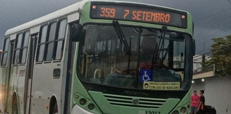 Terror e pânico: jovem é brutalmente espancado em assalto a ônibus da linha 359 na Cidade Nova