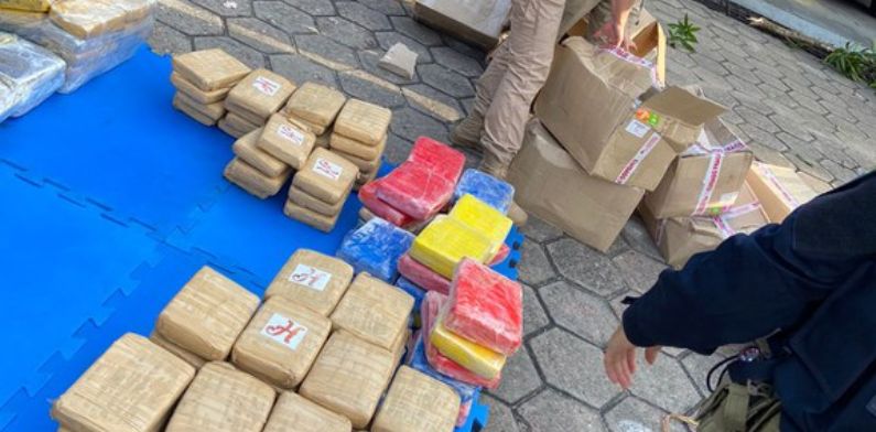 Caminhoneiro é preso transportando mais de meia tonelada de drogas no Porto de Manaus; veja vídeo