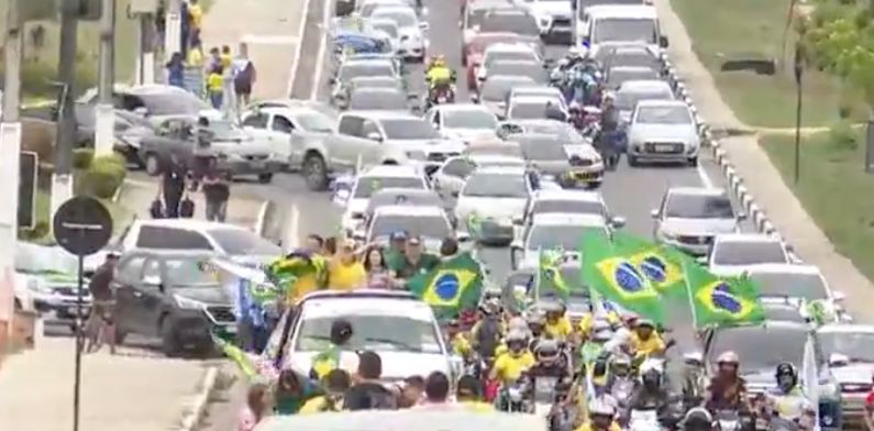 De verde e amarelo, ‘Carreata Profética’ tem início com milhares de participantes em Manaus; veja vídeo