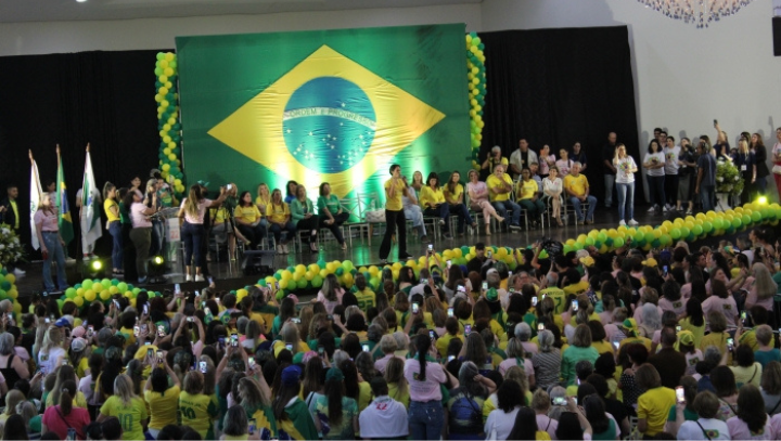 Michelle Bolsonaro reúne milhares de mulheres no Sul do Brasil em apoio ao presidente