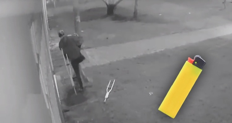 Roubo de isqueiro faz homem aleijado ‘perder o controle’ e esfaquear o próprio amigo até a morte; veja vídeo