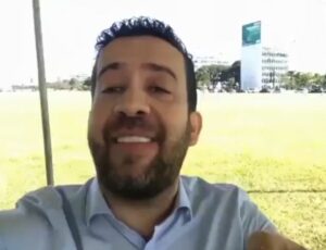 Antes do Pix do PT, Andre Janones elogiava o governo Bolsonaro: 'acabou com a mamata'; veja vídeo