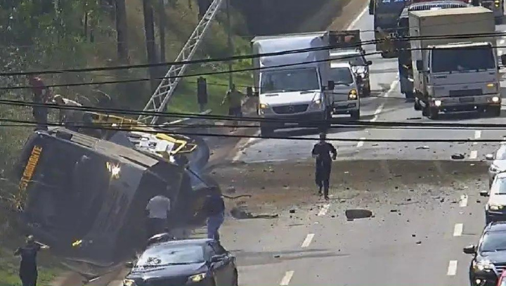 Acidente entre ônibus e caminhão deixa 11 feridos na Betânia; veja vídeo