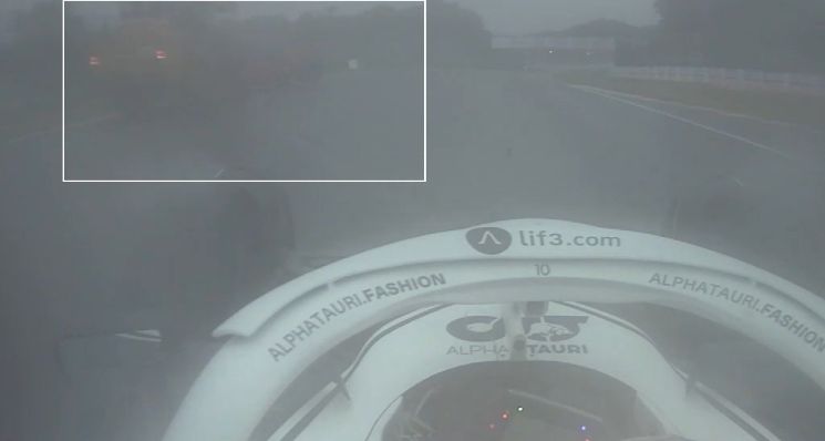 Piloto de F1 quase bate de frente com trator que estava na contramão em pista do Japão; veja vídeo