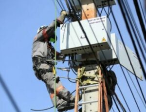 TJAM derruba decisão de Barroso e proíbe Amazonas Energia de instalar novos medidores