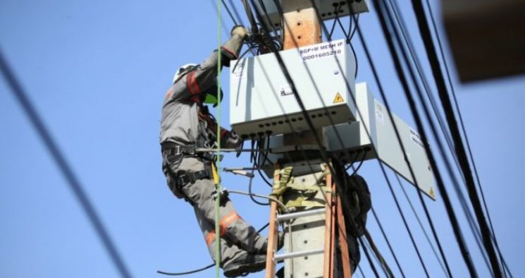 TJAM derruba decisão de Barroso e proíbe Amazonas Energia de instalar novos medidores