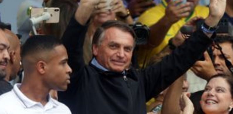 Em comício, Bolsonaro comemora a queda dos índices de violência no país durante seu governo