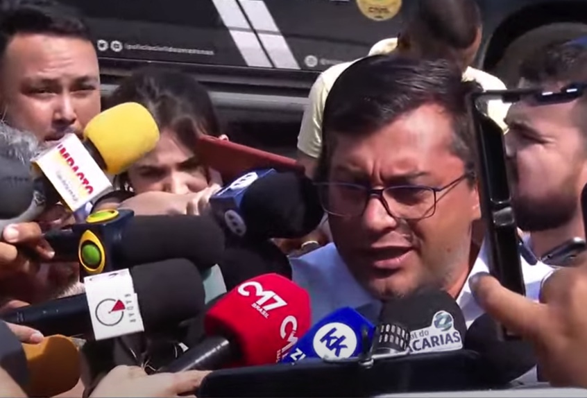 Líder nas pesquisas, Wilson Lima vota em escola estadual na Zona Sul de Manaus; veja vídeo