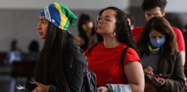 Votação para presidente já se encerrou em 59 países, informa TSE