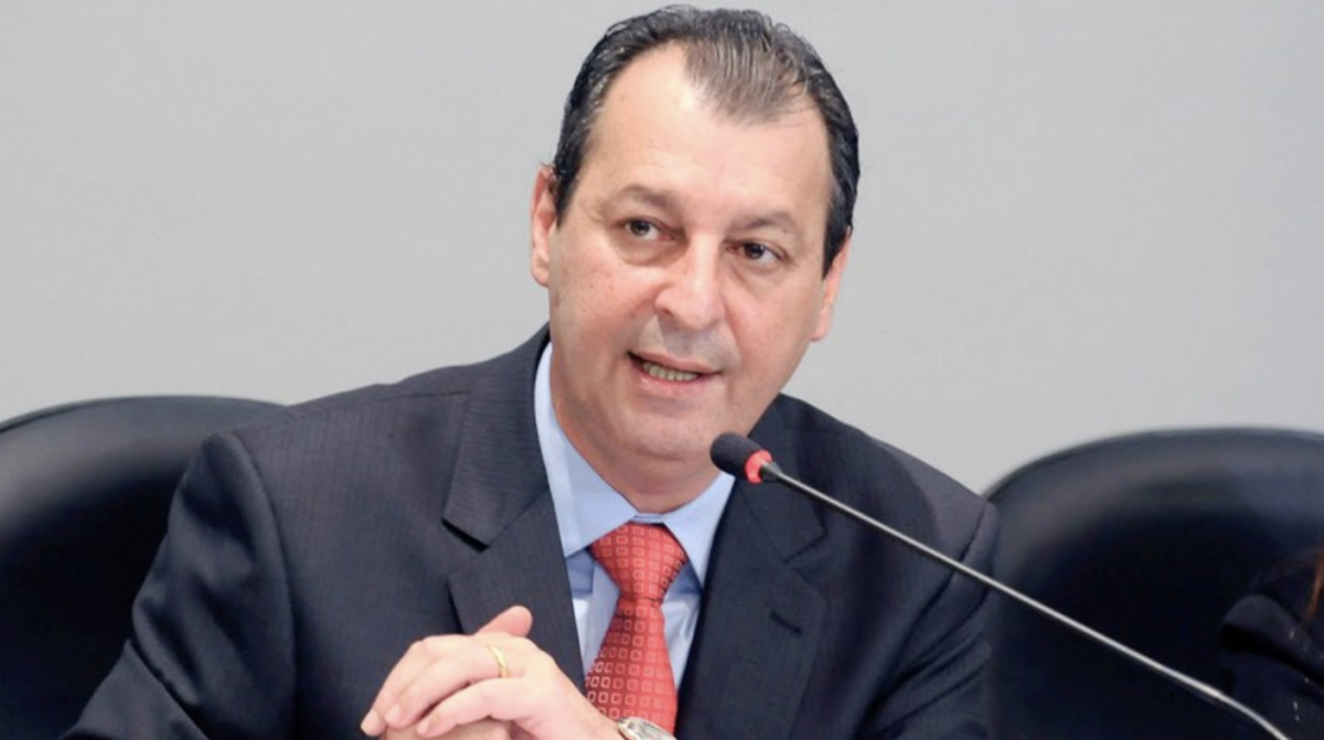 Omar Aziz vira nos últimos minutos e é reeleito como Senador do Amazonas